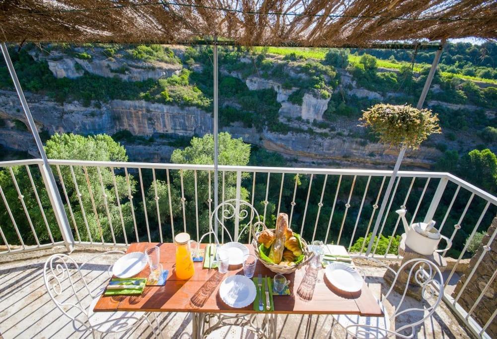 Le Brianyourhosthelper Lägenhet Minerve Exteriör bild